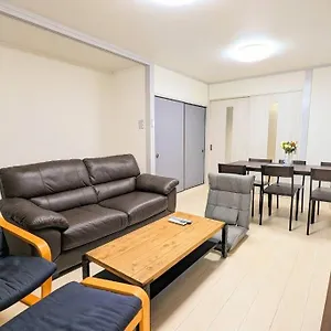 Jr西九条徒歩4分！最大12名宿泊可能！貸切一軒家！usj、梅田アクセス良好！１f広々リビングあり！ , 大阪市 日本